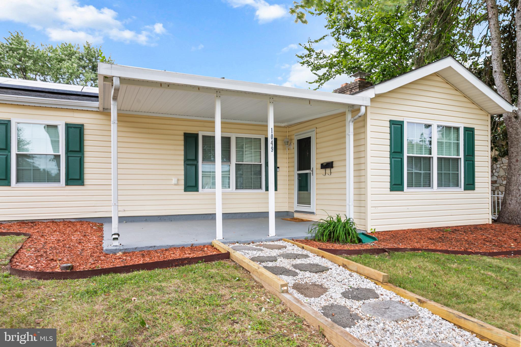 1049 GENINE DRIVE