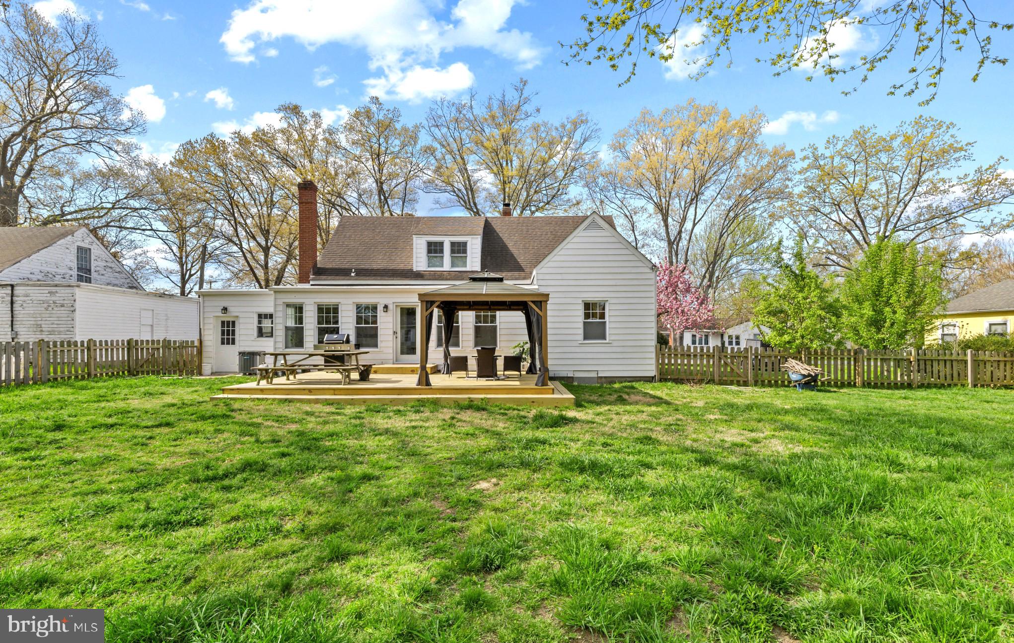 COLUMBIA BEACH - Residential