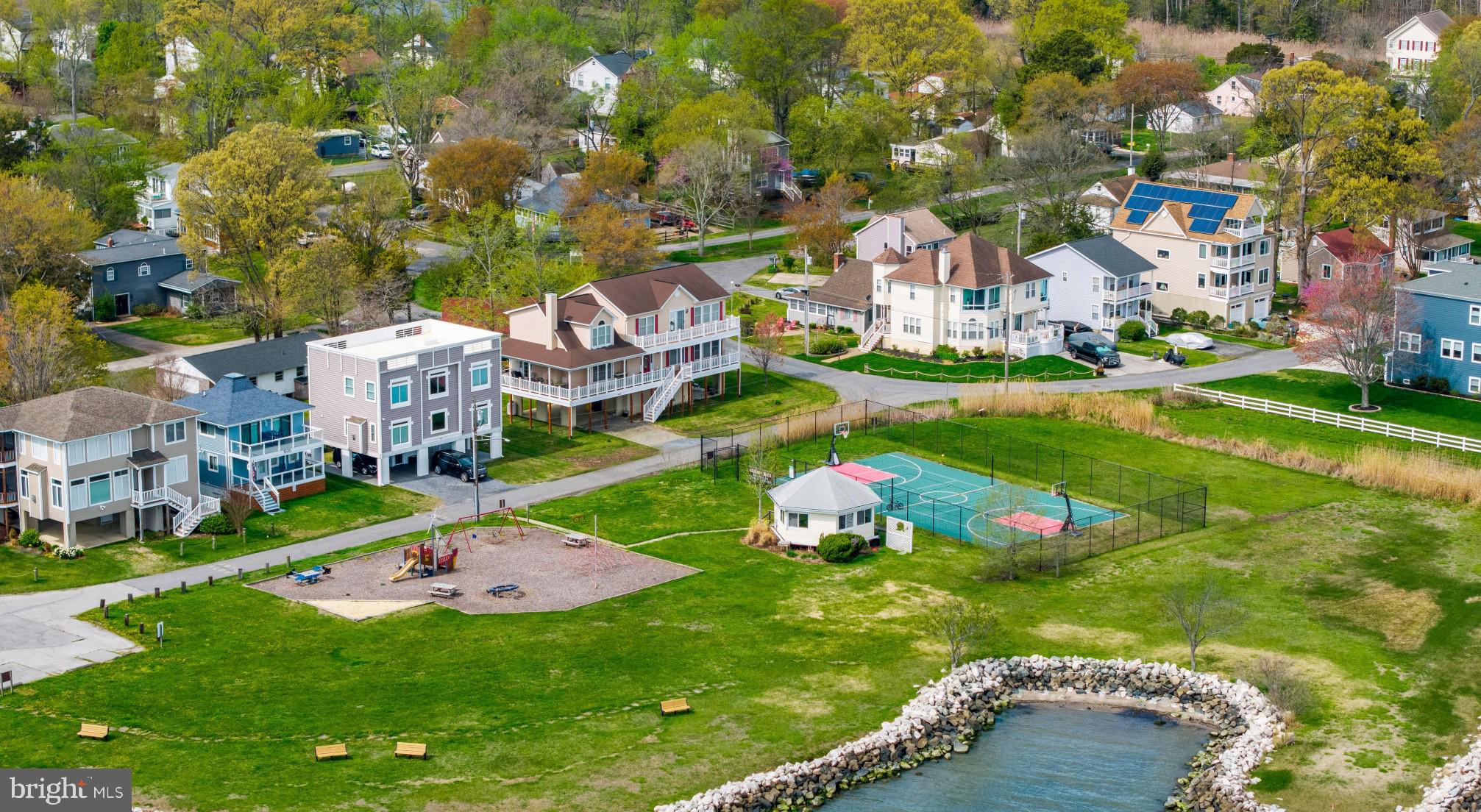 COLUMBIA BEACH - Residential