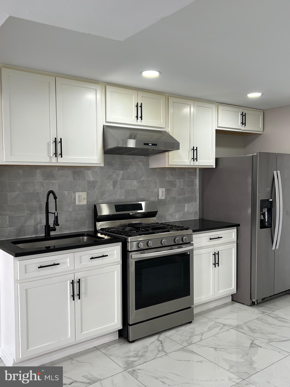 HOLLINSWOOD - Residential