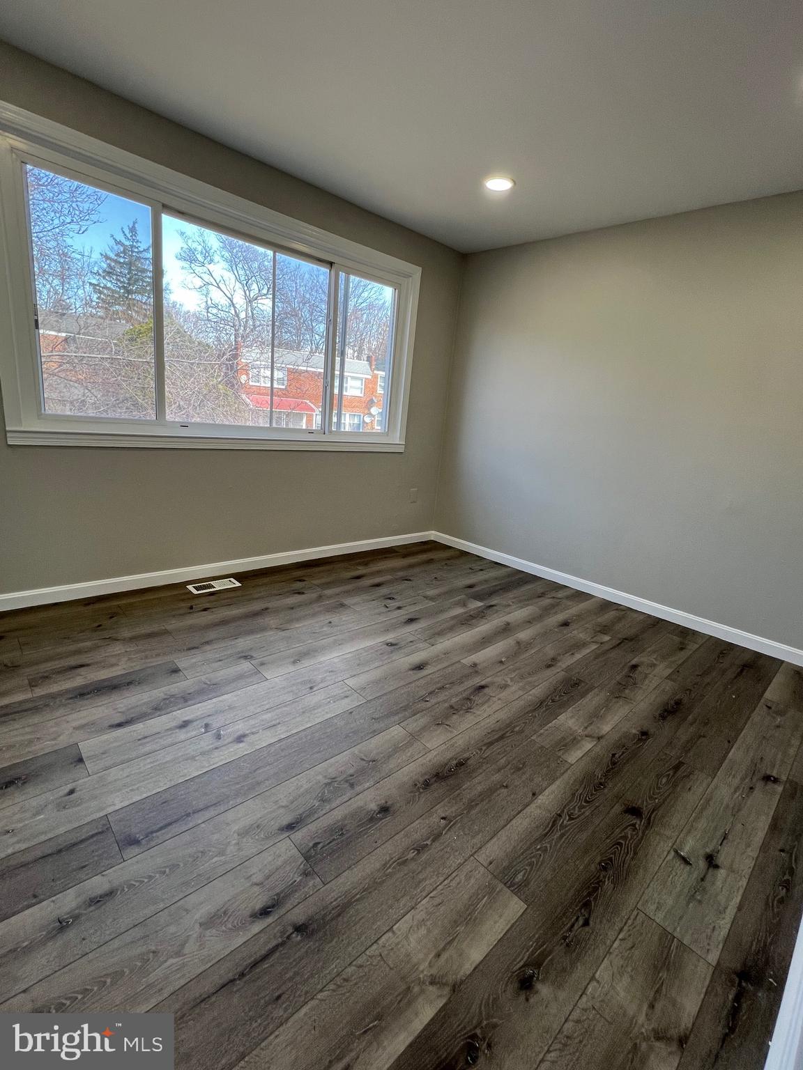 HOLLINSWOOD - Residential