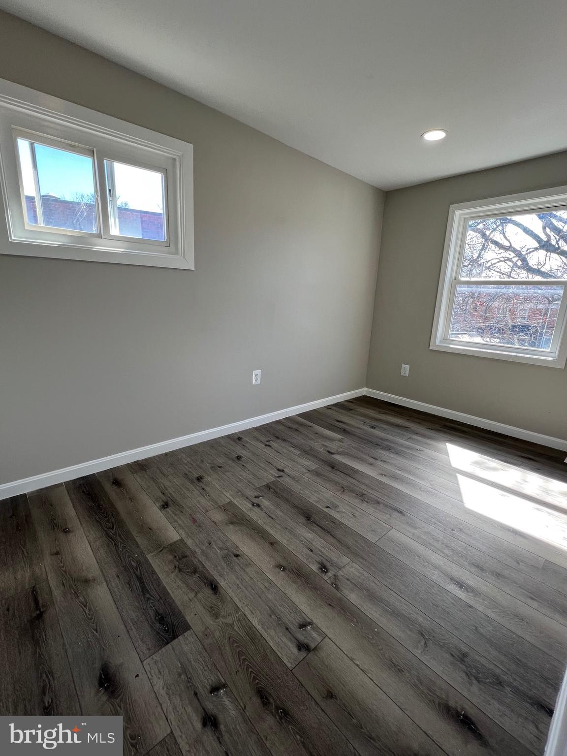 HOLLINSWOOD - Residential