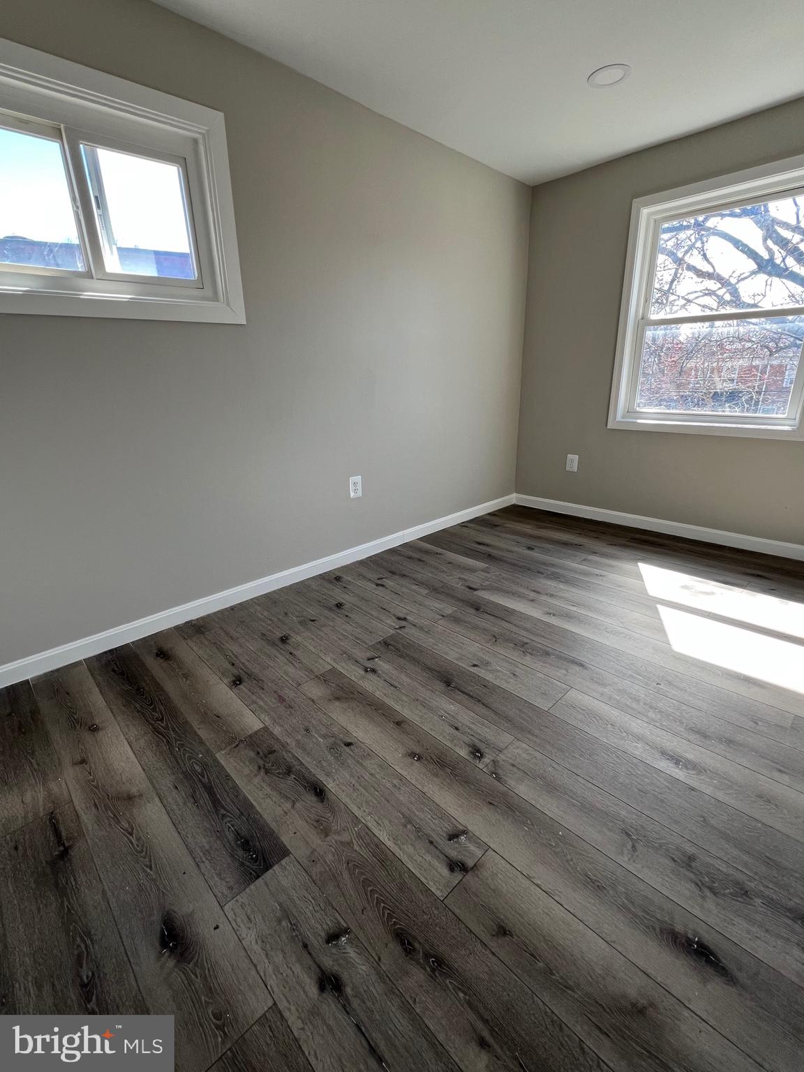 HOLLINSWOOD - Residential
