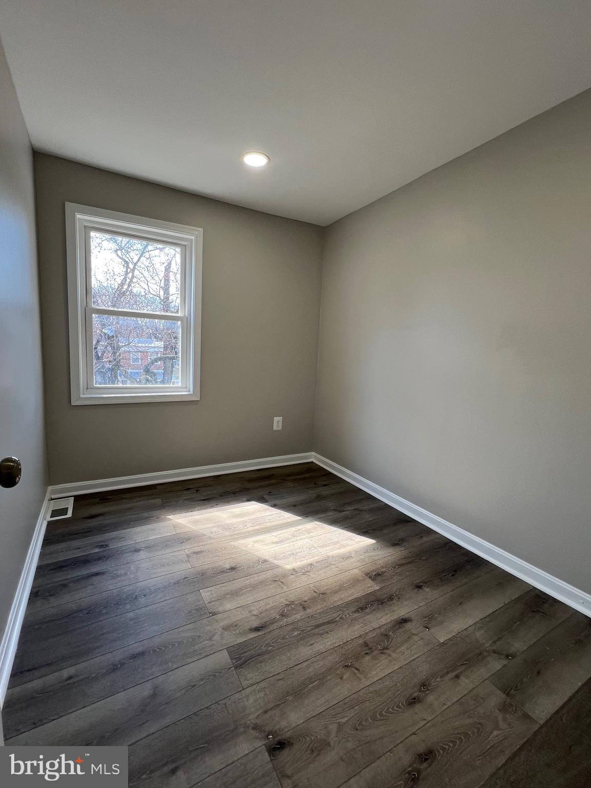 HOLLINSWOOD - Residential