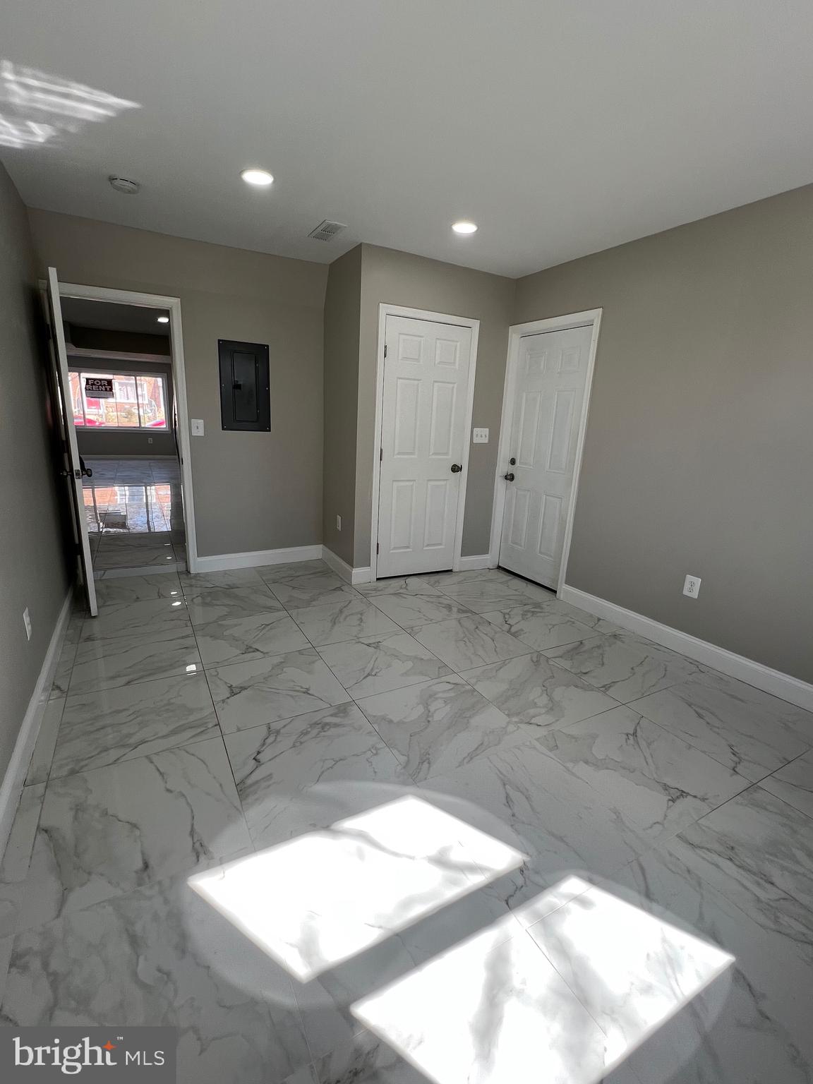 HOLLINSWOOD - Residential