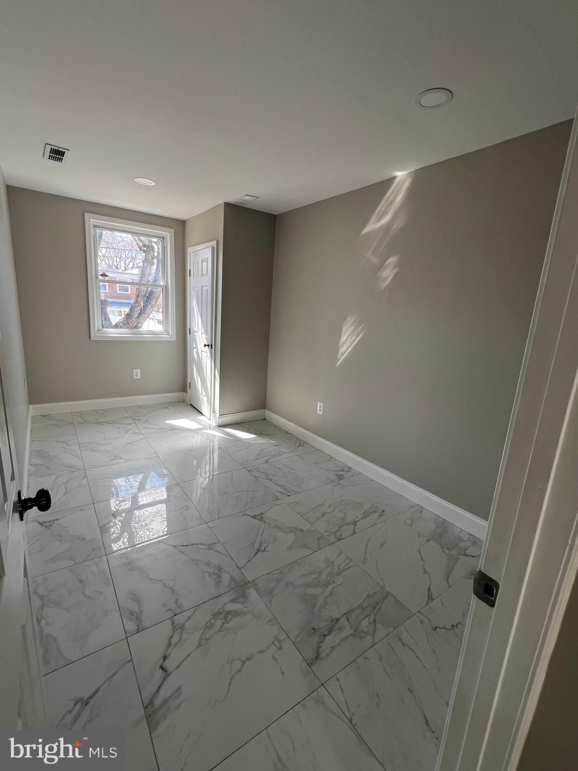 HOLLINSWOOD - Residential