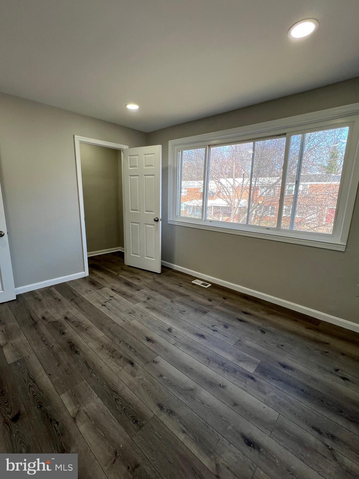 HOLLINSWOOD - Residential