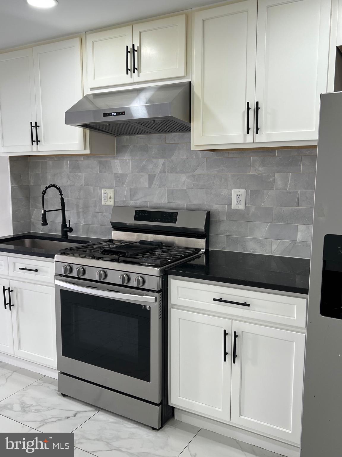 HOLLINSWOOD - Residential