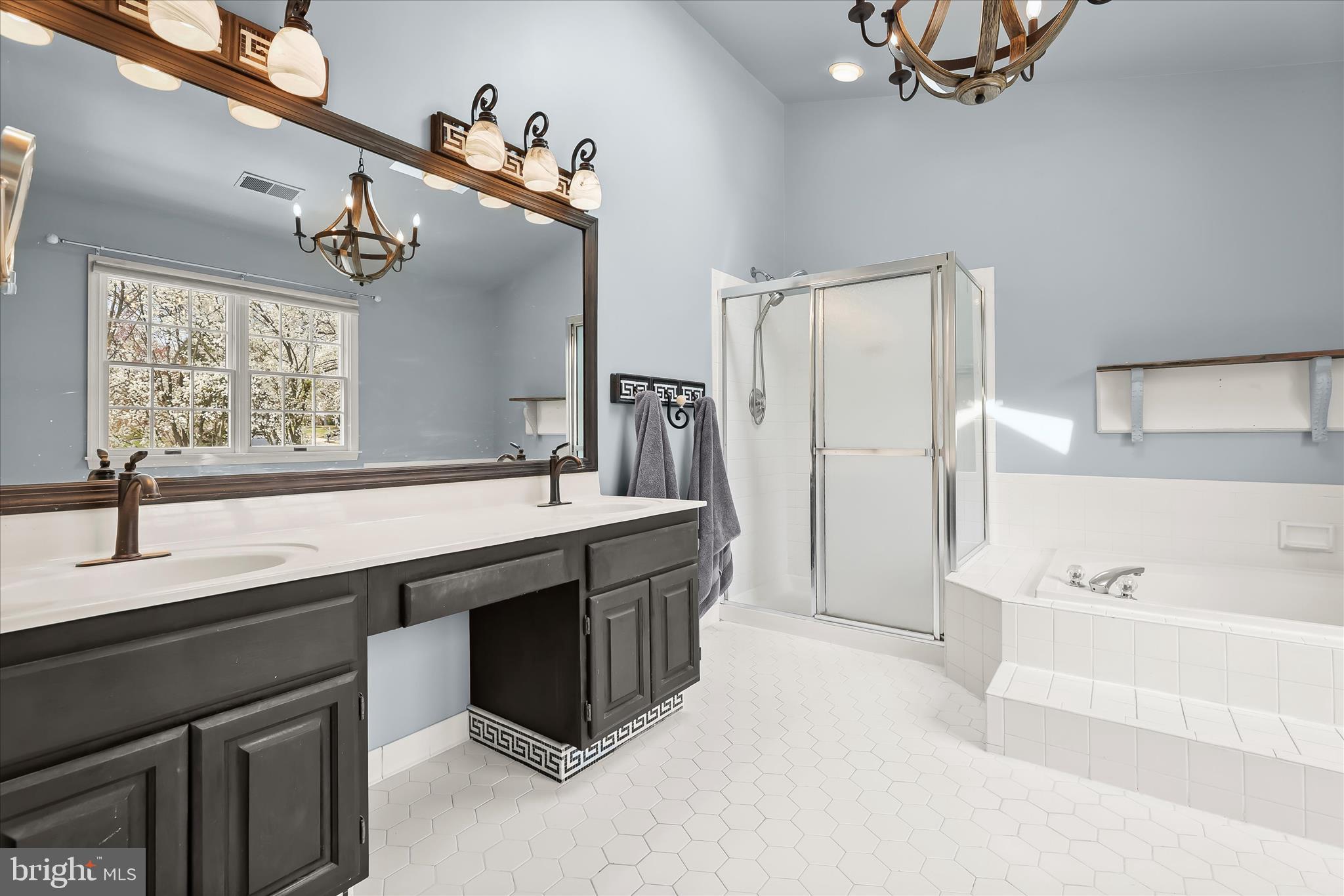 MCKENZIE MEADOWS - Residential