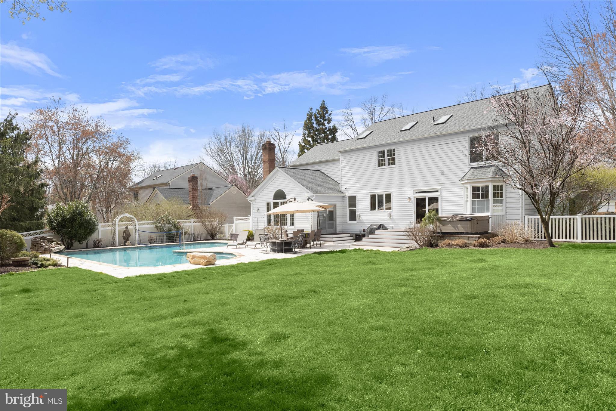 MCKENZIE MEADOWS - Residential