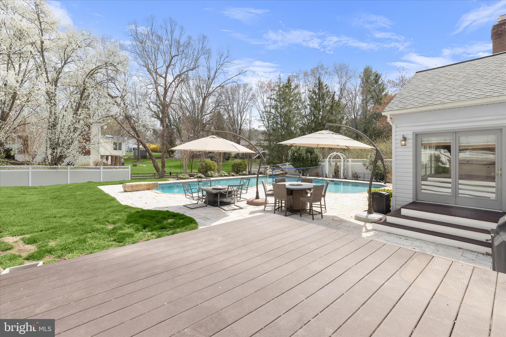 MCKENZIE MEADOWS - Residential