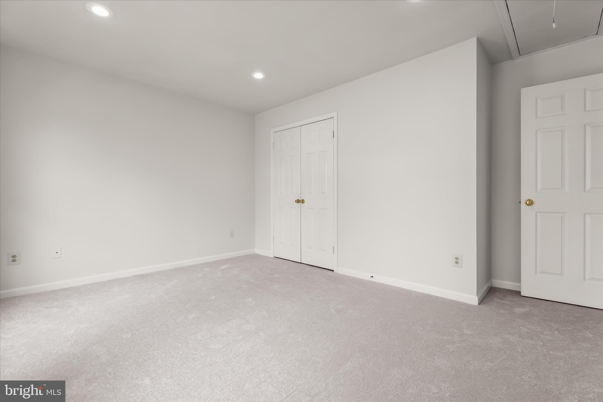 MCKENZIE MEADOWS - Residential