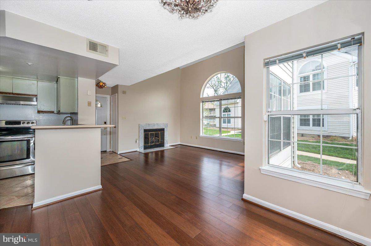 VISTAS 2 AT LAUREL - Residential