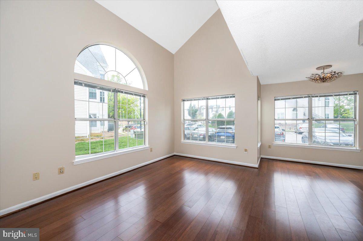 VISTAS 2 AT LAUREL - Residential