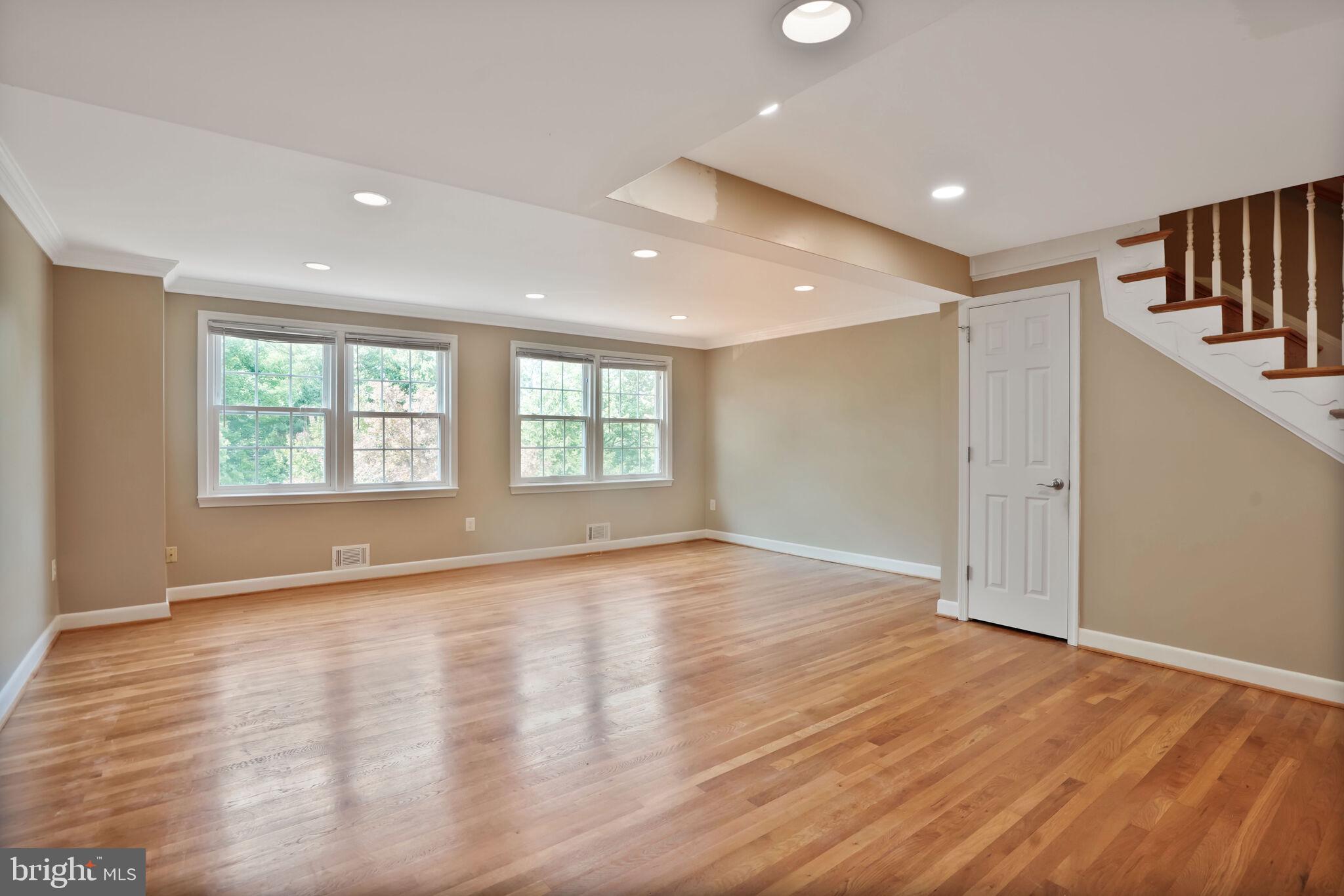 3848 UNIVERSITY DRIVE