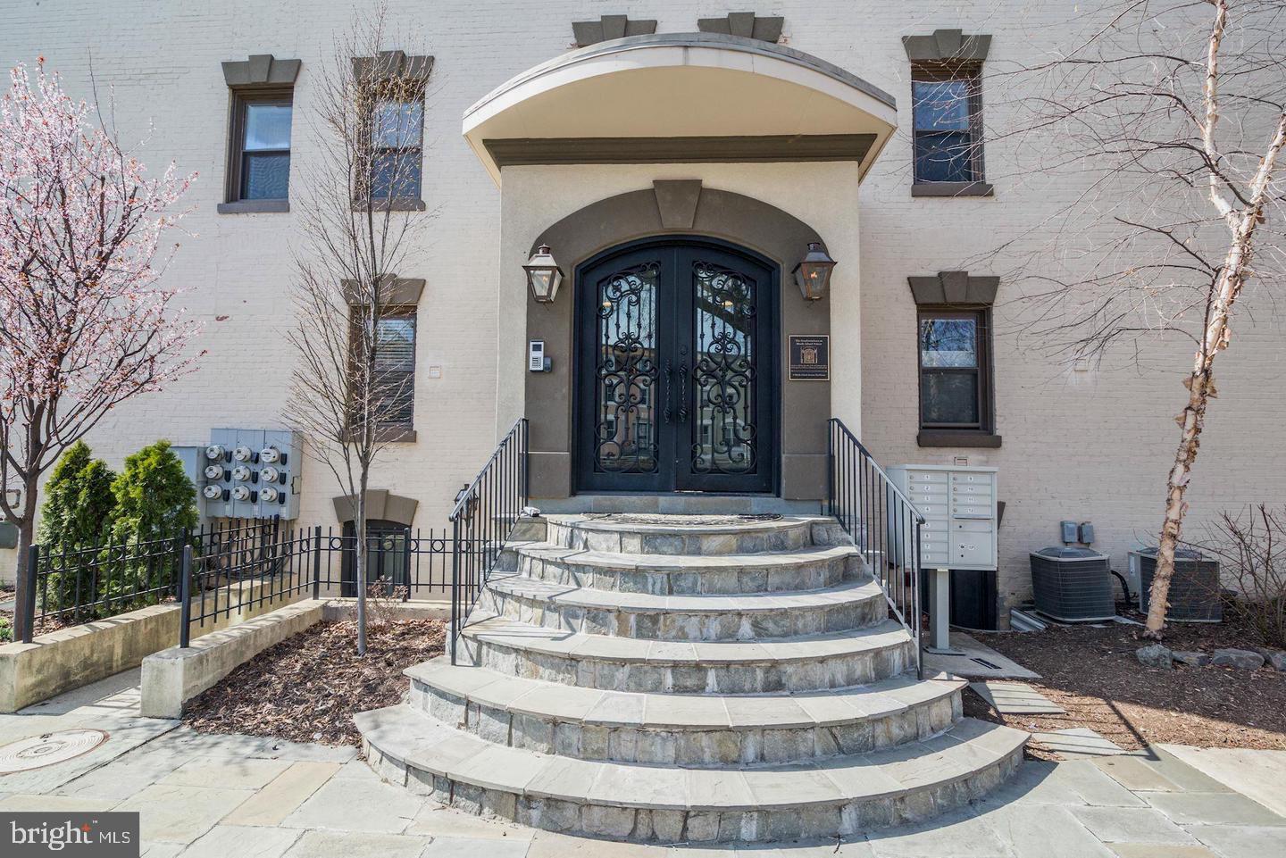 6 RHODE ISLAND AVENUE NW 7