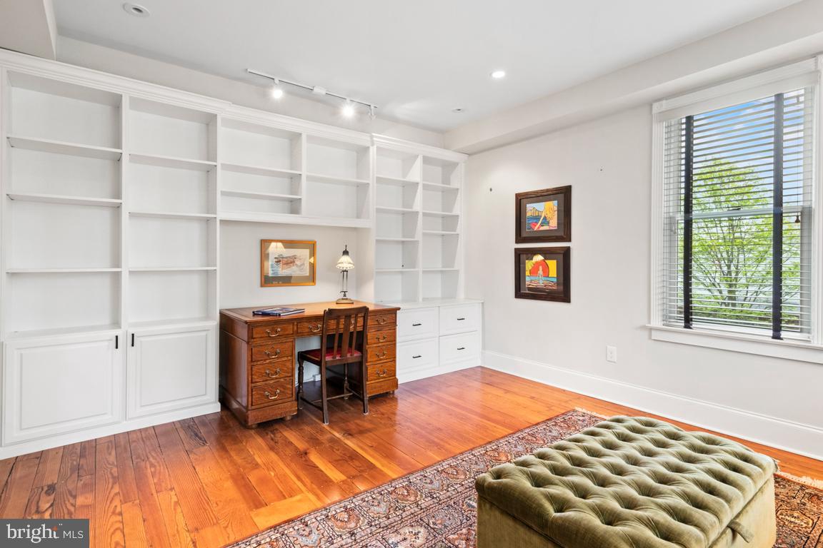 FORT WASHINGTON - Residential