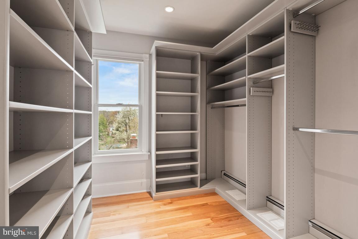 FORT WASHINGTON - Residential