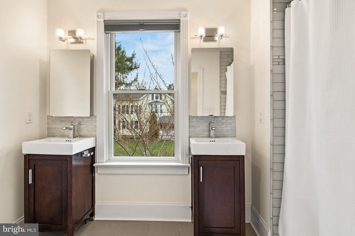 FORT WASHINGTON - Residential