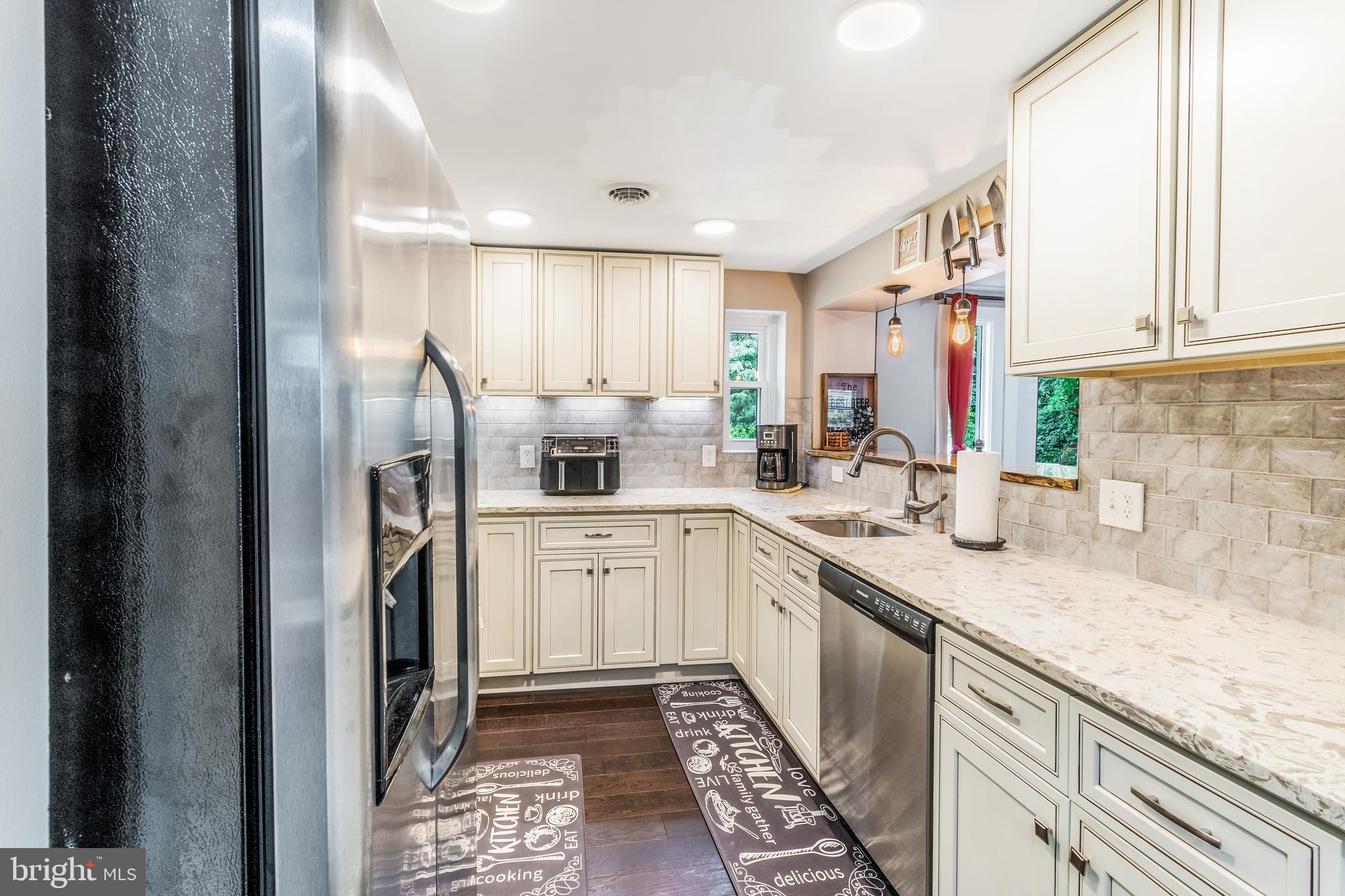 LAUREL ACRES - Residential