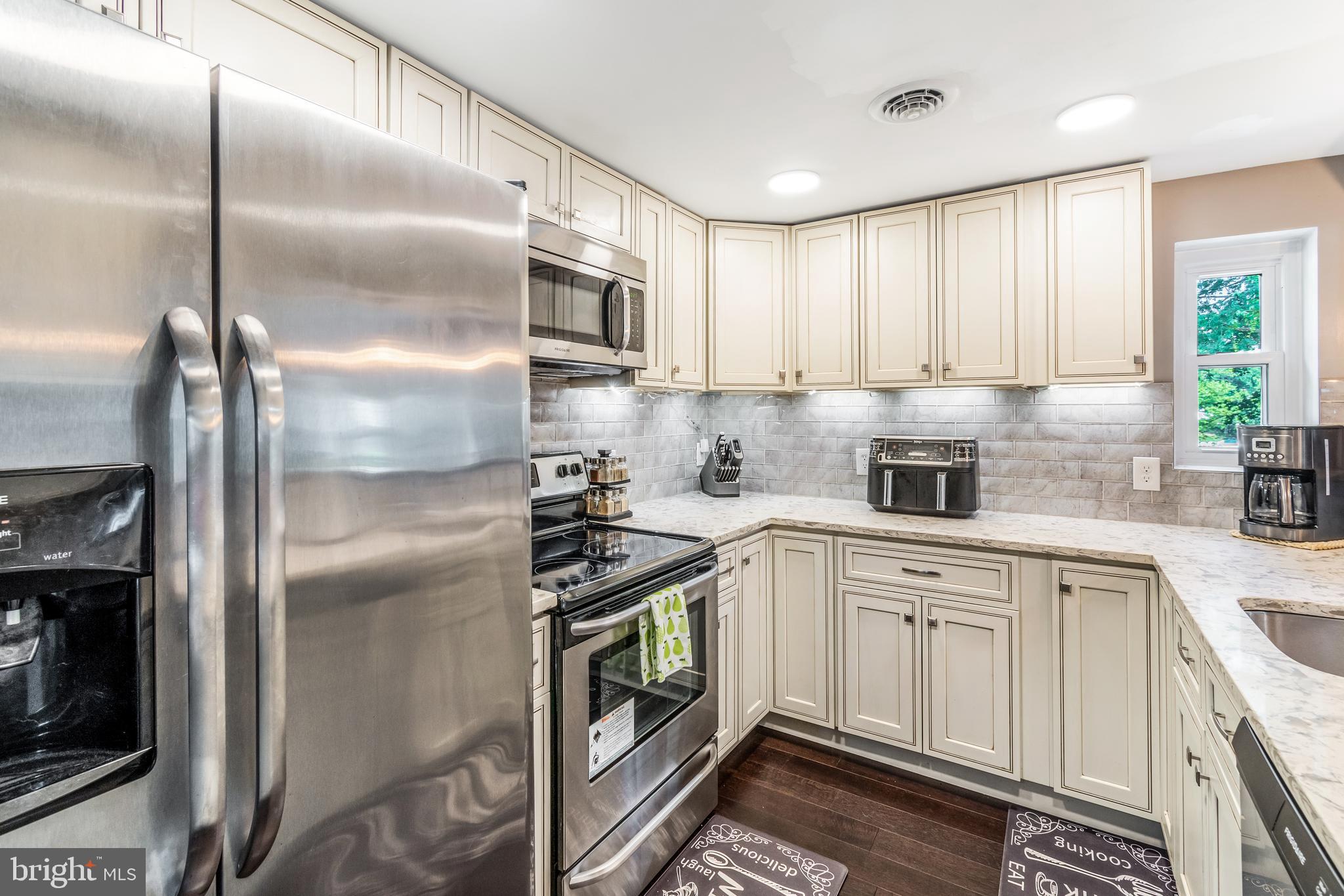 LAUREL ACRES - Residential