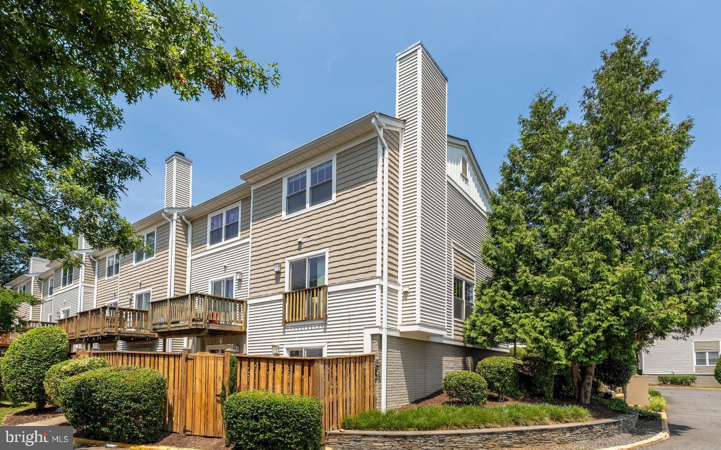 DUNDREE KNOLL - Residential Lease