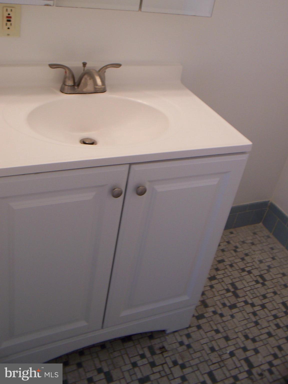 WOODBURN VILLAGE - Residential Lease