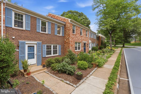 Photo of 8398 Uxbridge Court, SPRINGFIELD, VA 22151 (MLS # VAFX2323094)