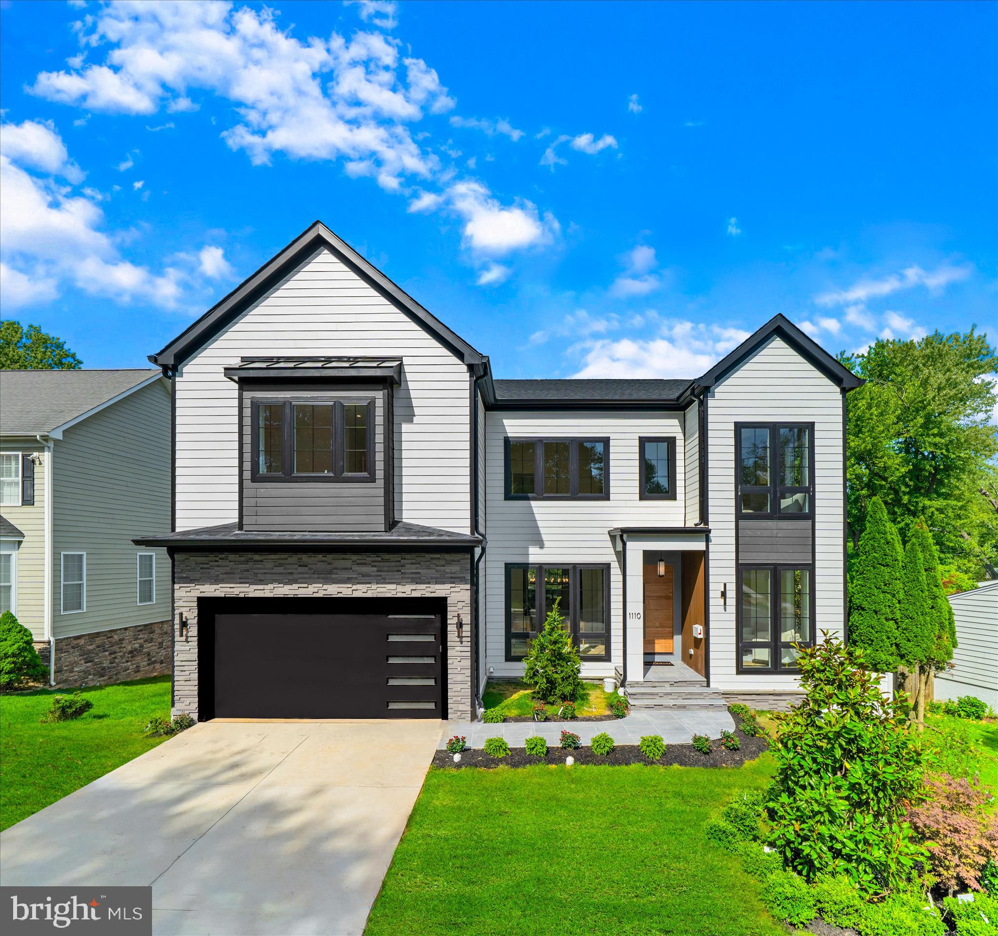 1110 HILLCREST DRIVE SW