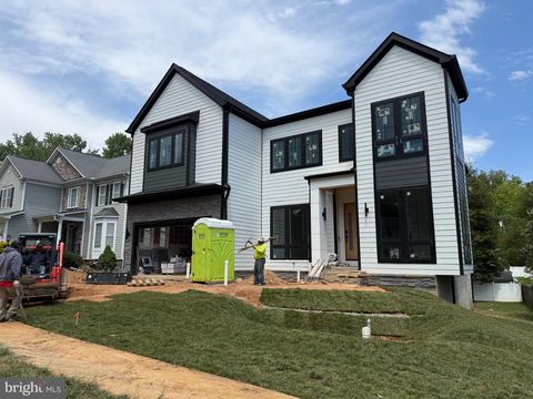 1110 HILLCREST DRIVE SW VIENNA VA 22180