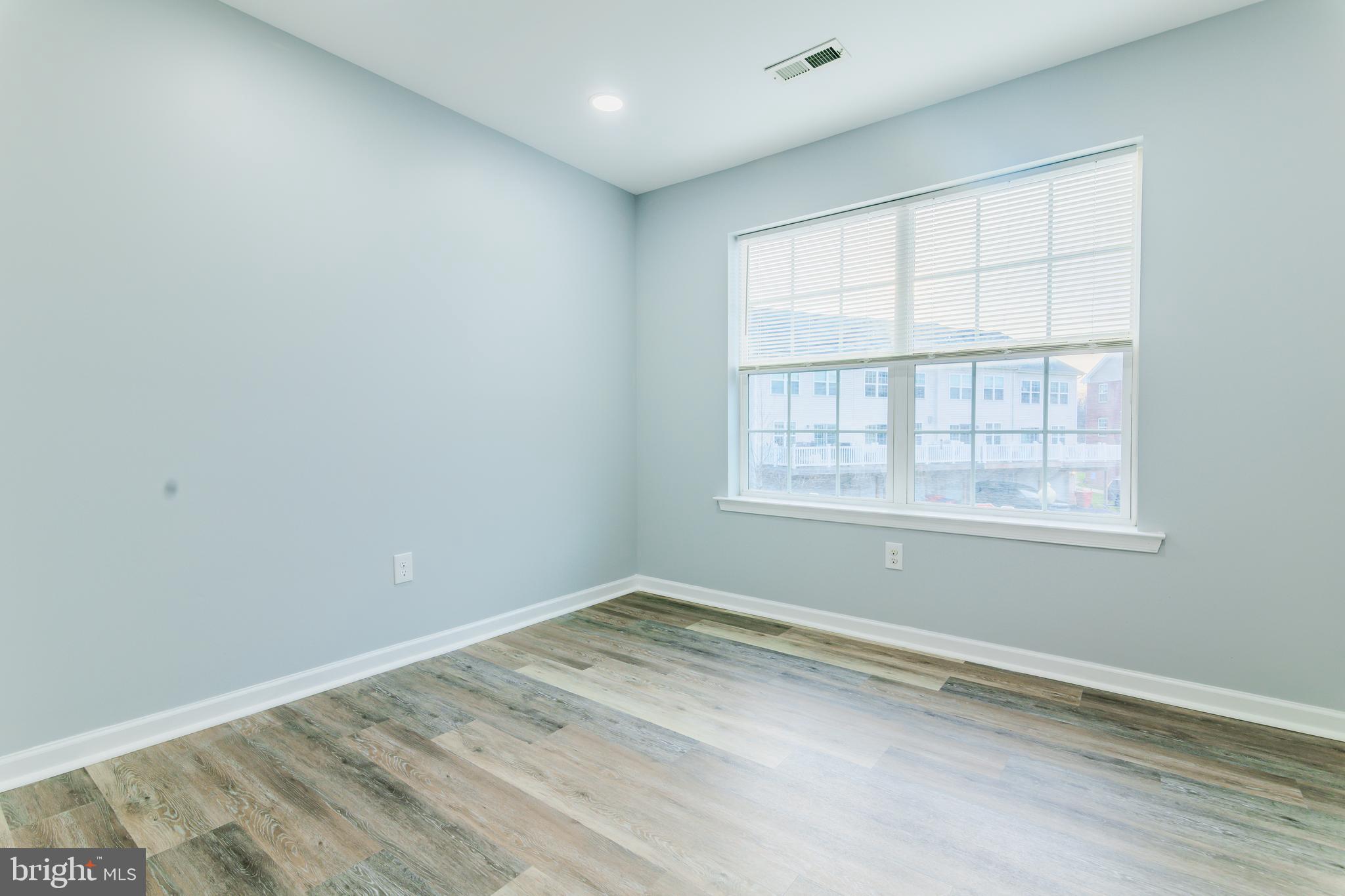 HANOVER SQUARE - Residential