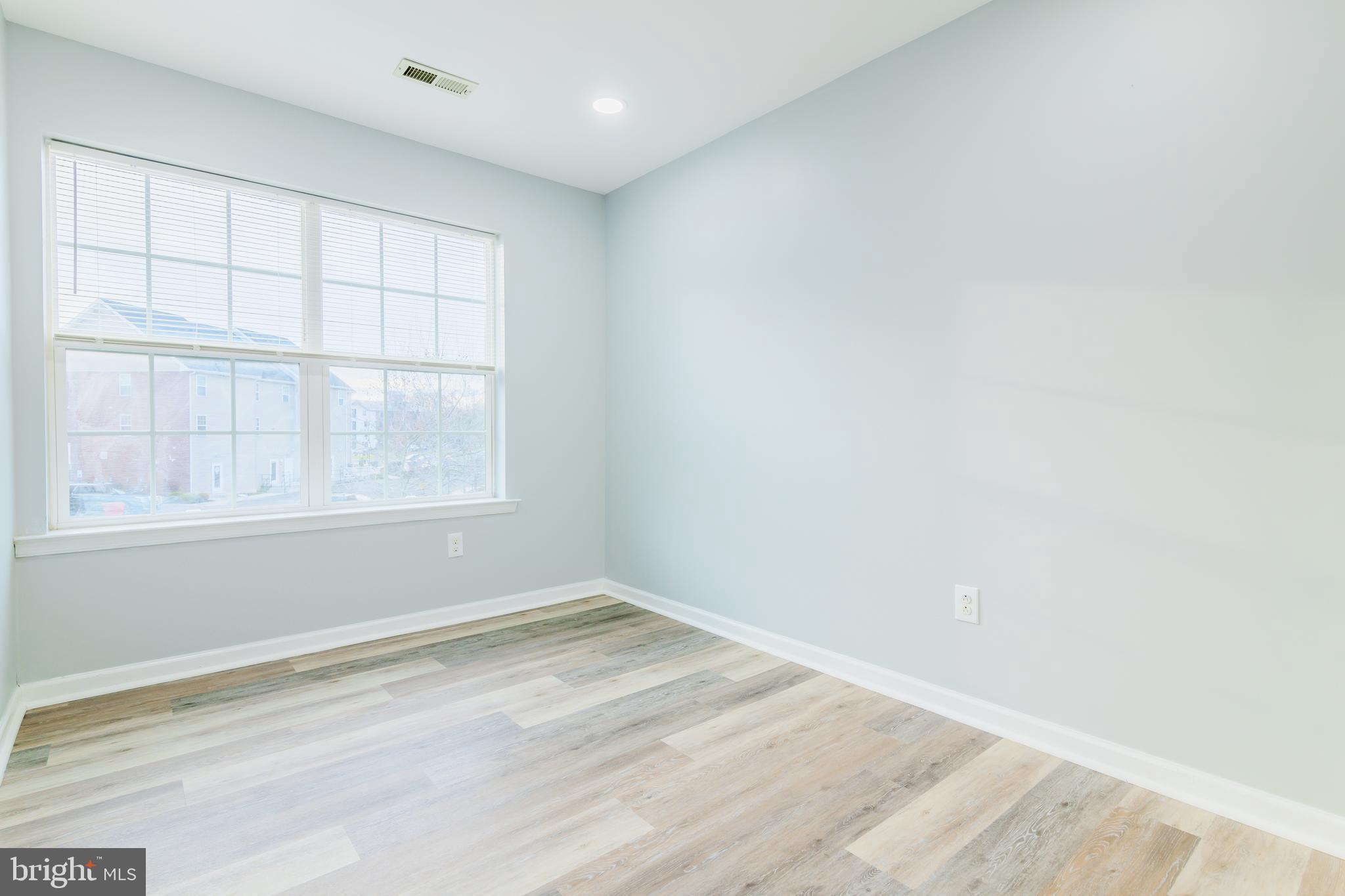 HANOVER SQUARE - Residential