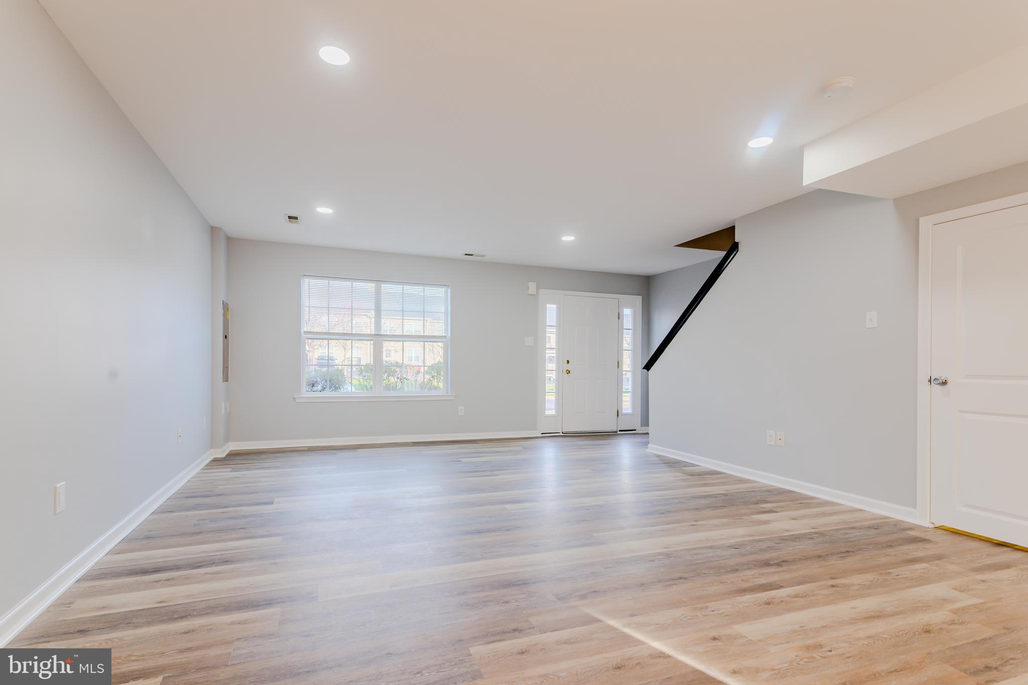 HANOVER SQUARE - Residential