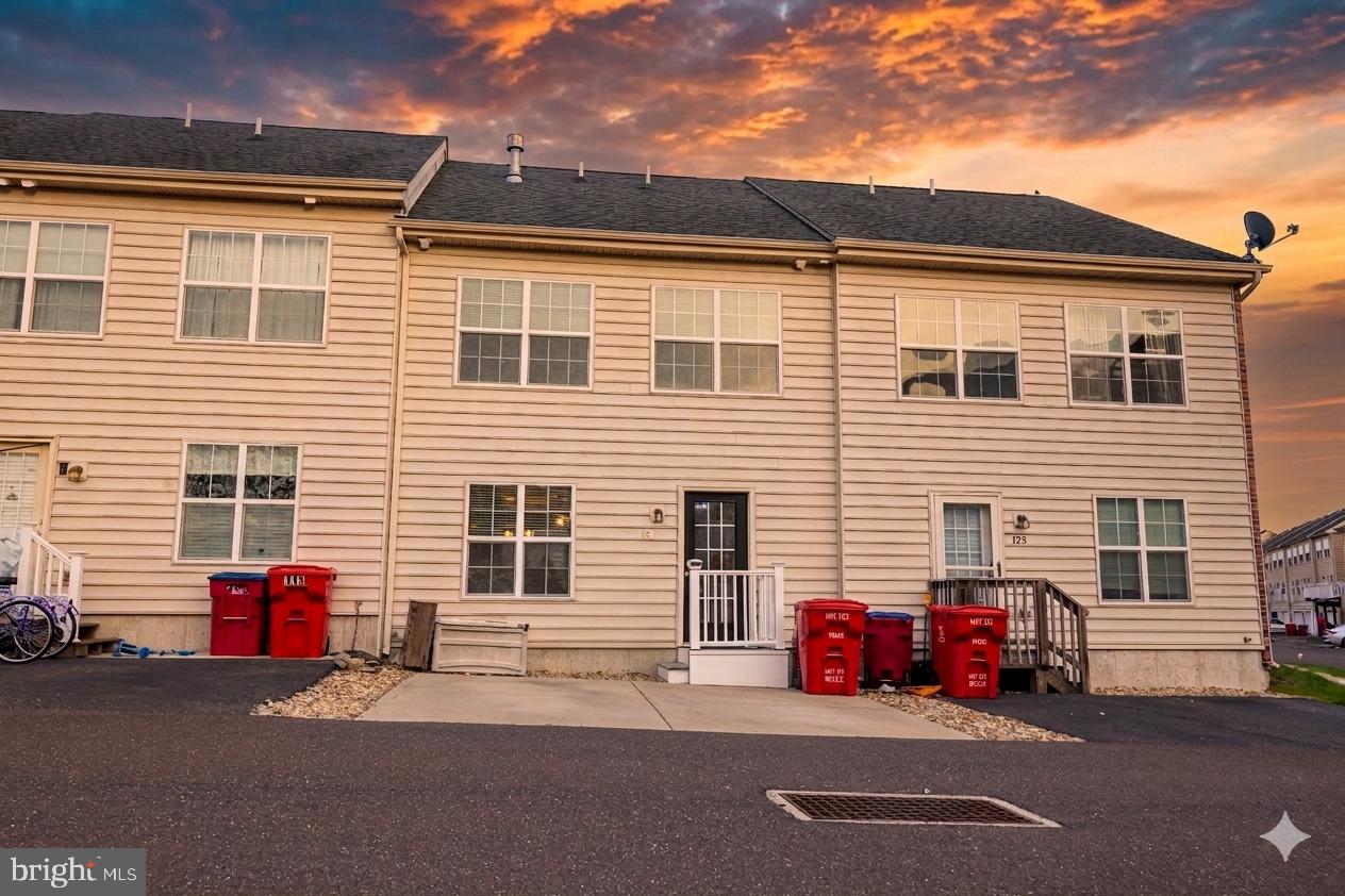 HANOVER SQUARE - Residential