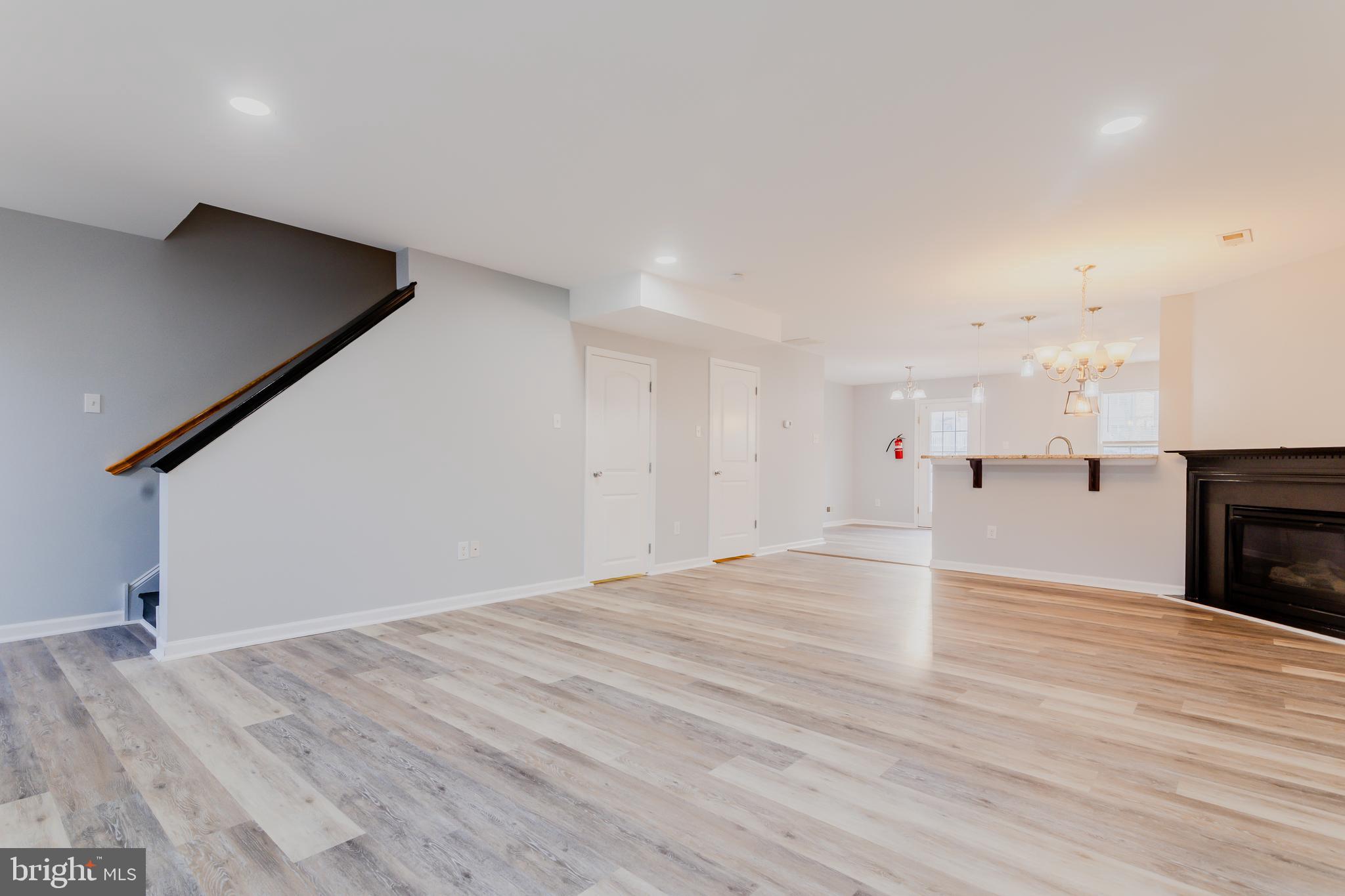 HANOVER SQUARE - Residential