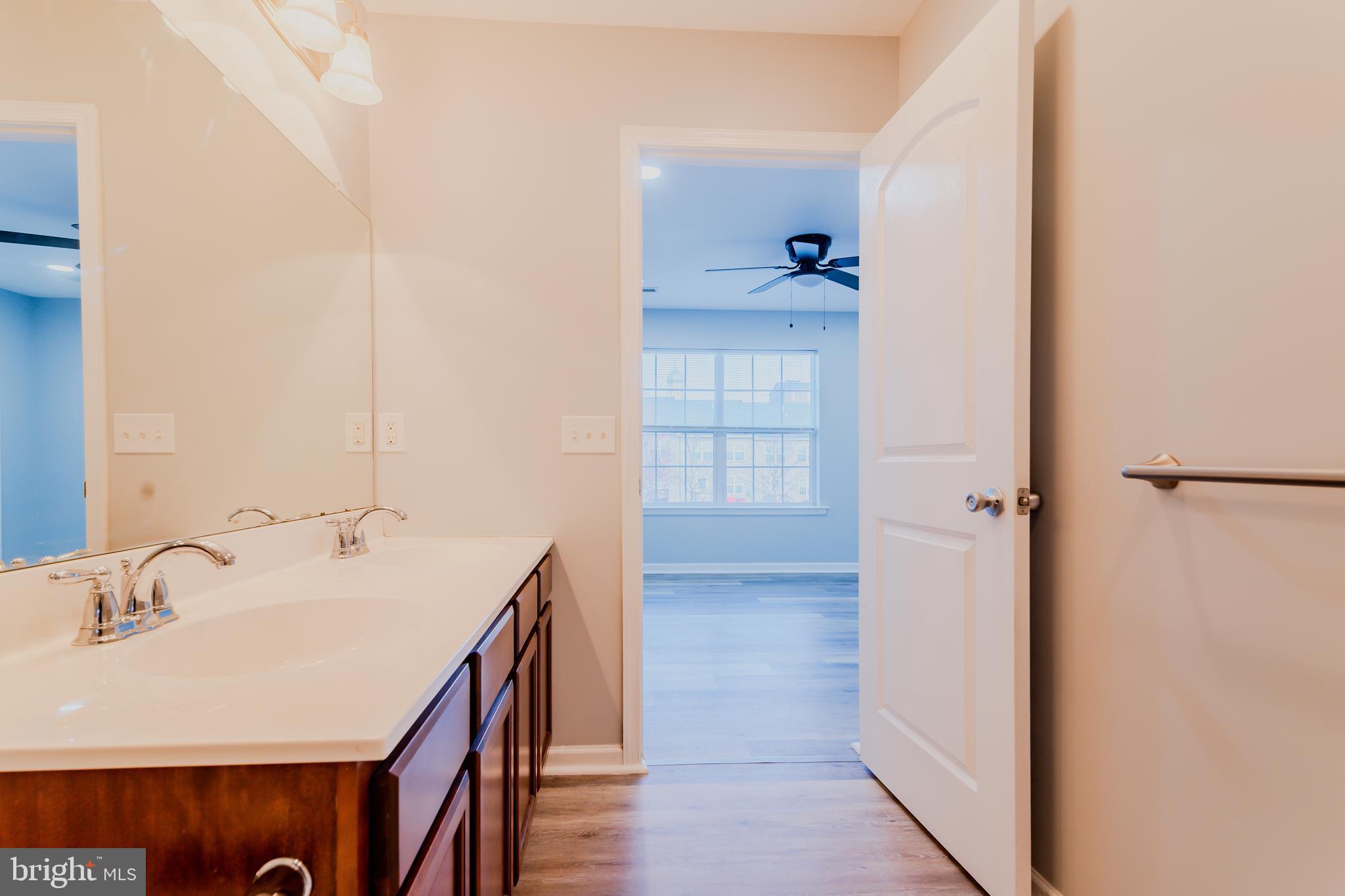 HANOVER SQUARE - Residential