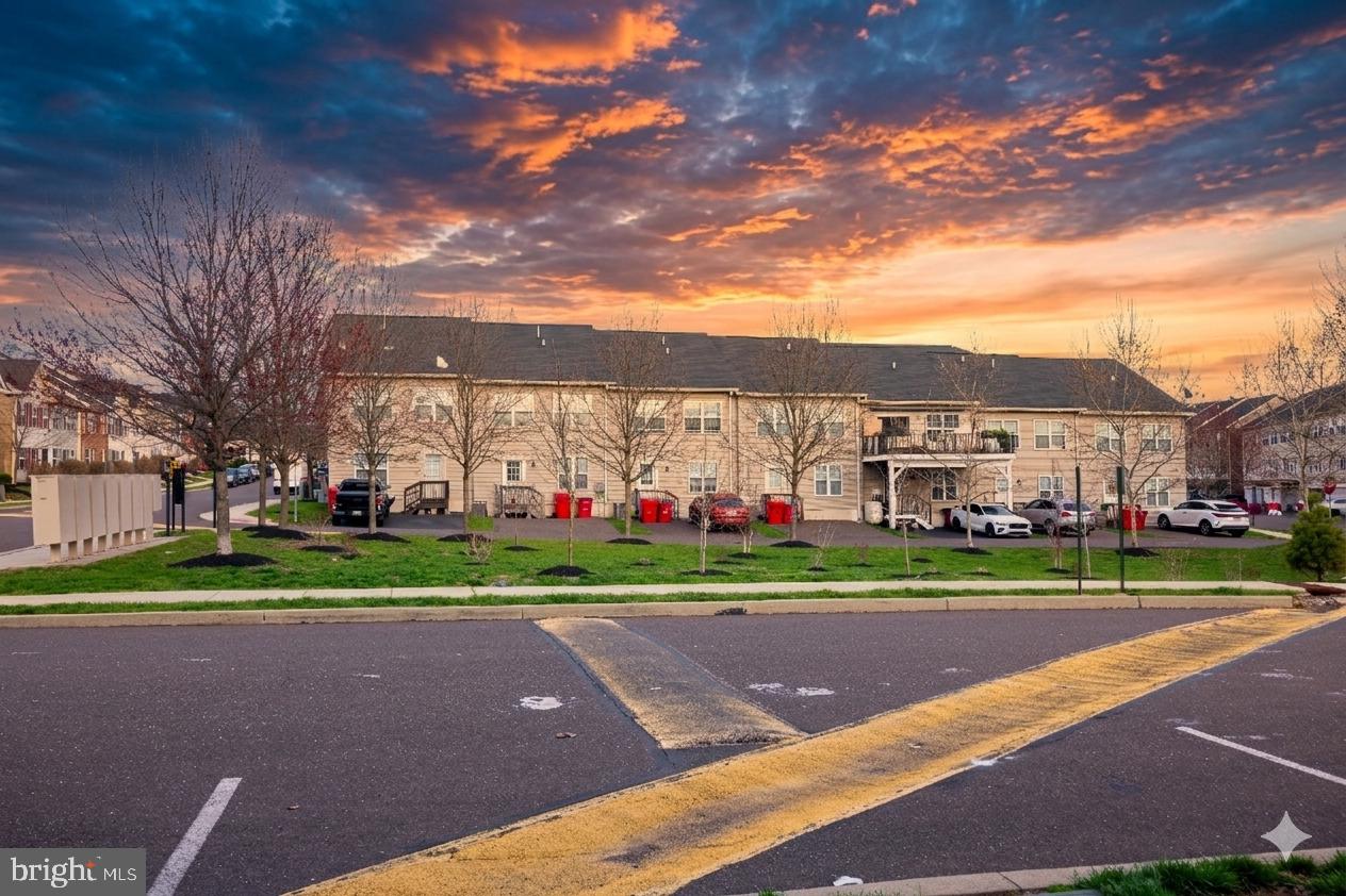 HANOVER SQUARE - Residential