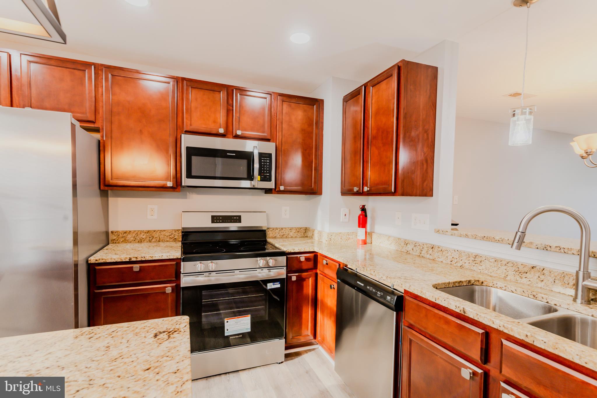 HANOVER SQUARE - Residential