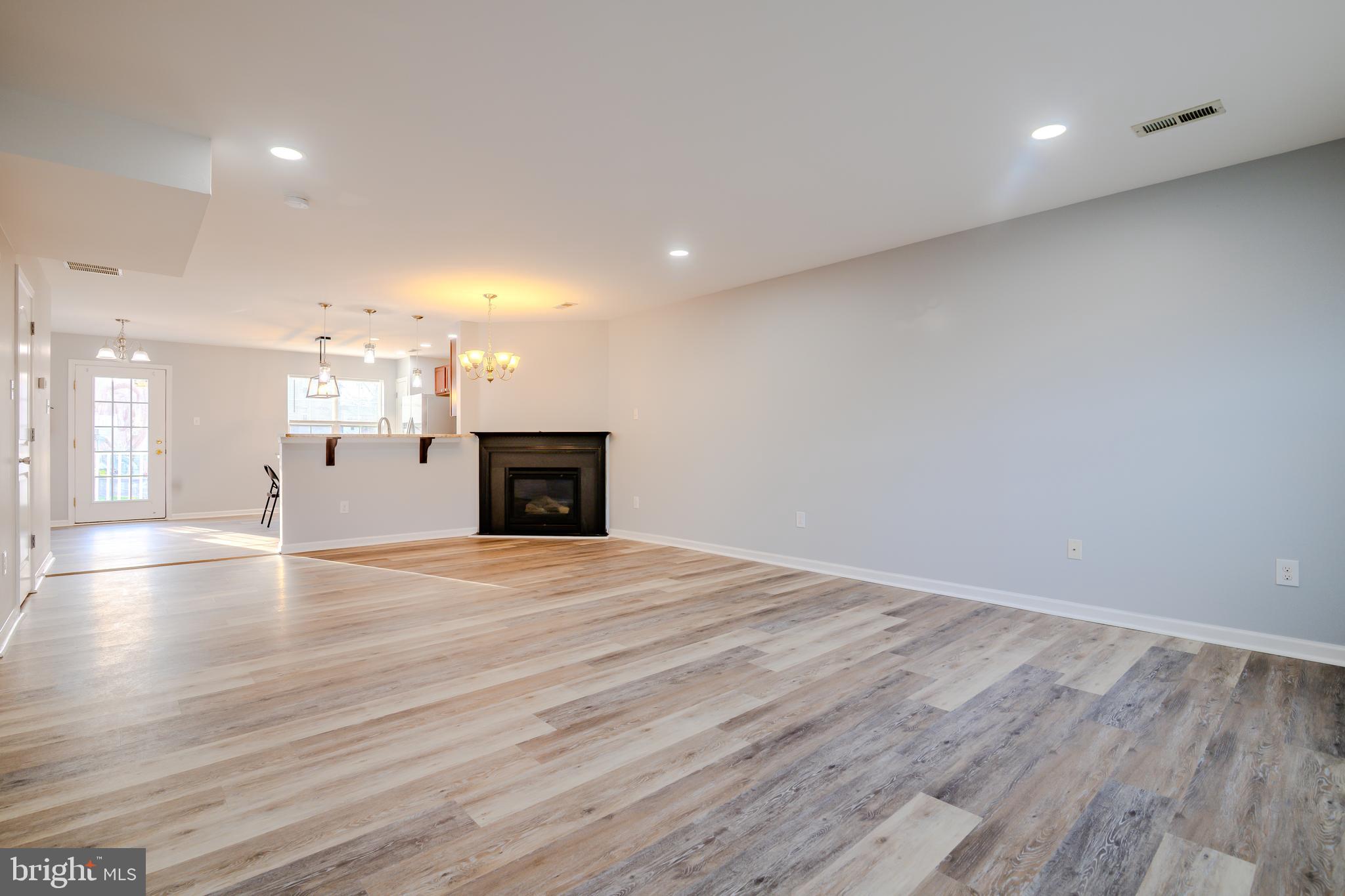 HANOVER SQUARE - Residential