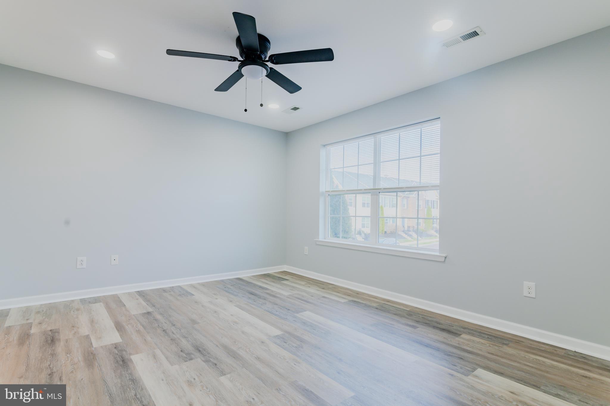 HANOVER SQUARE - Residential