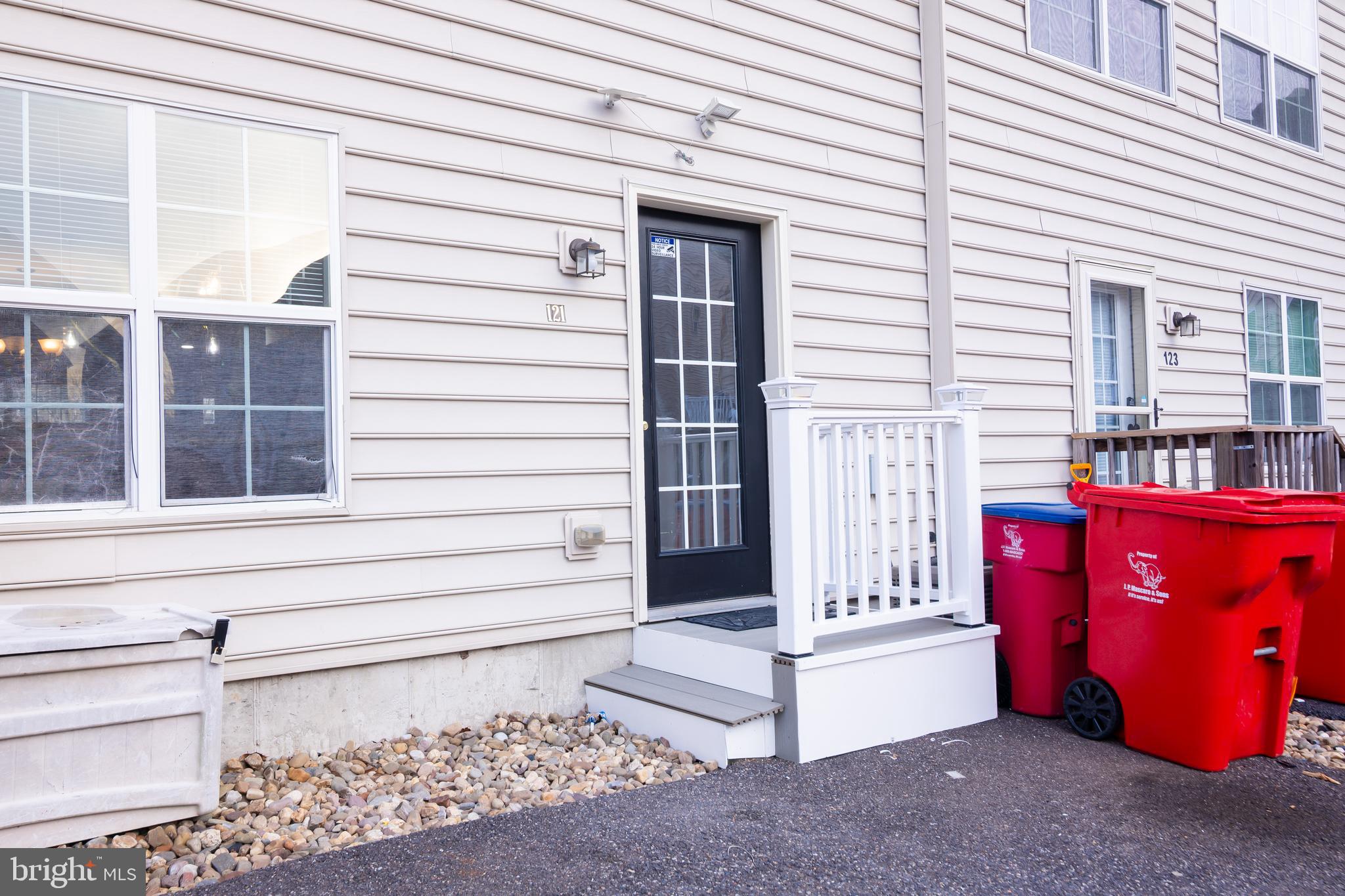 HANOVER SQUARE - Residential