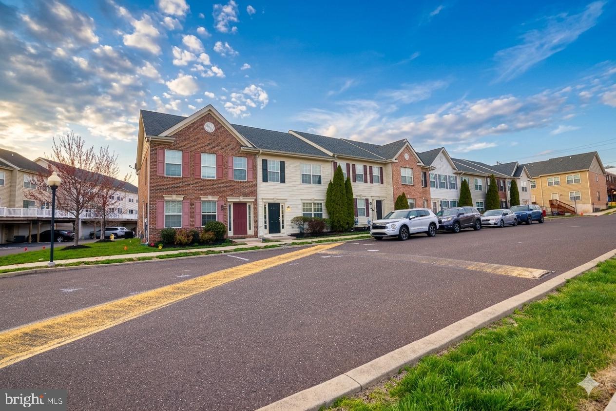 HANOVER SQUARE - Residential