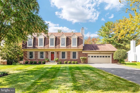 Photo of 13172 Autumn Hill Lane, HERNDON, VA 20171 (MLS # VAFX2348274)