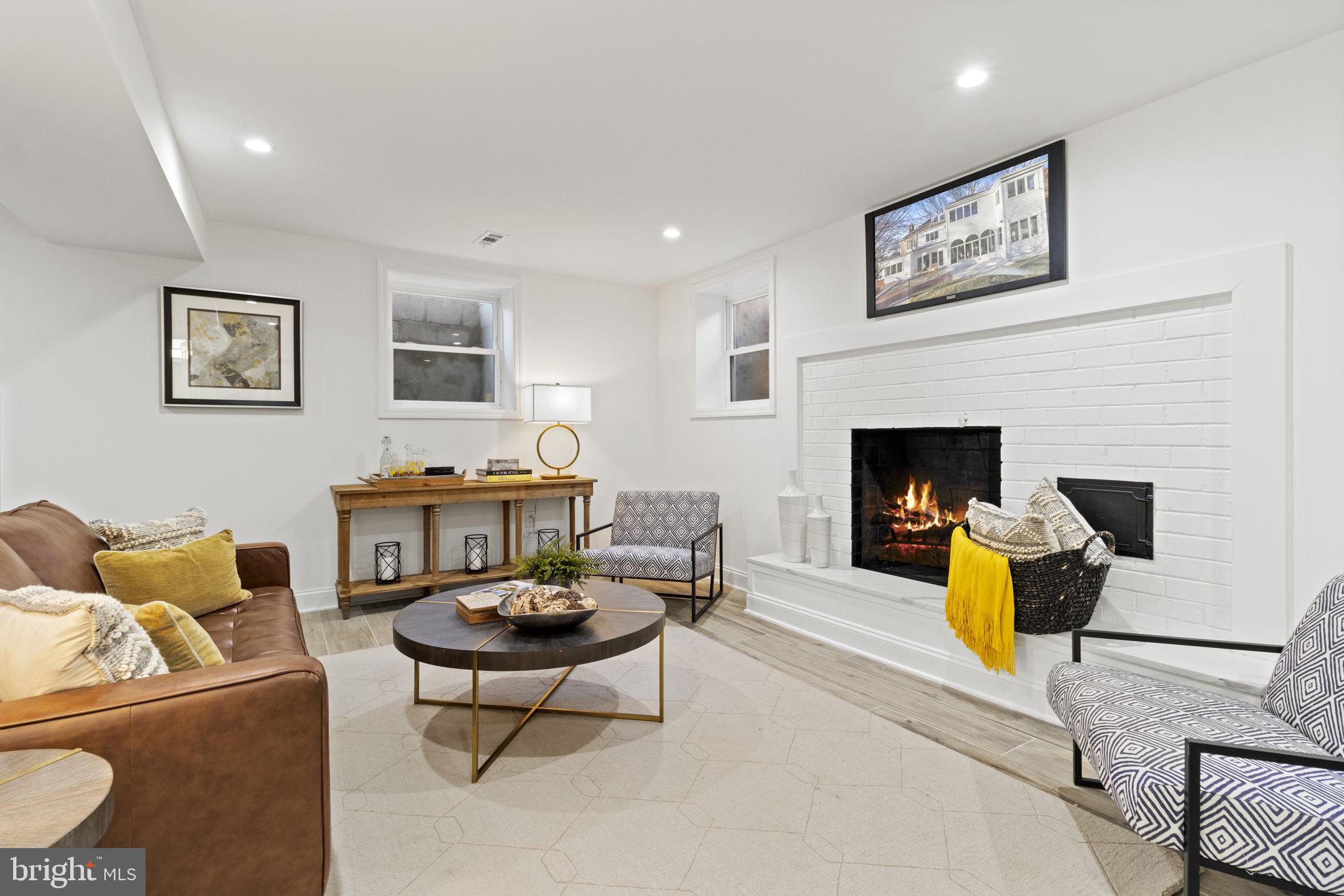 ROLLINGWOOD - Residential