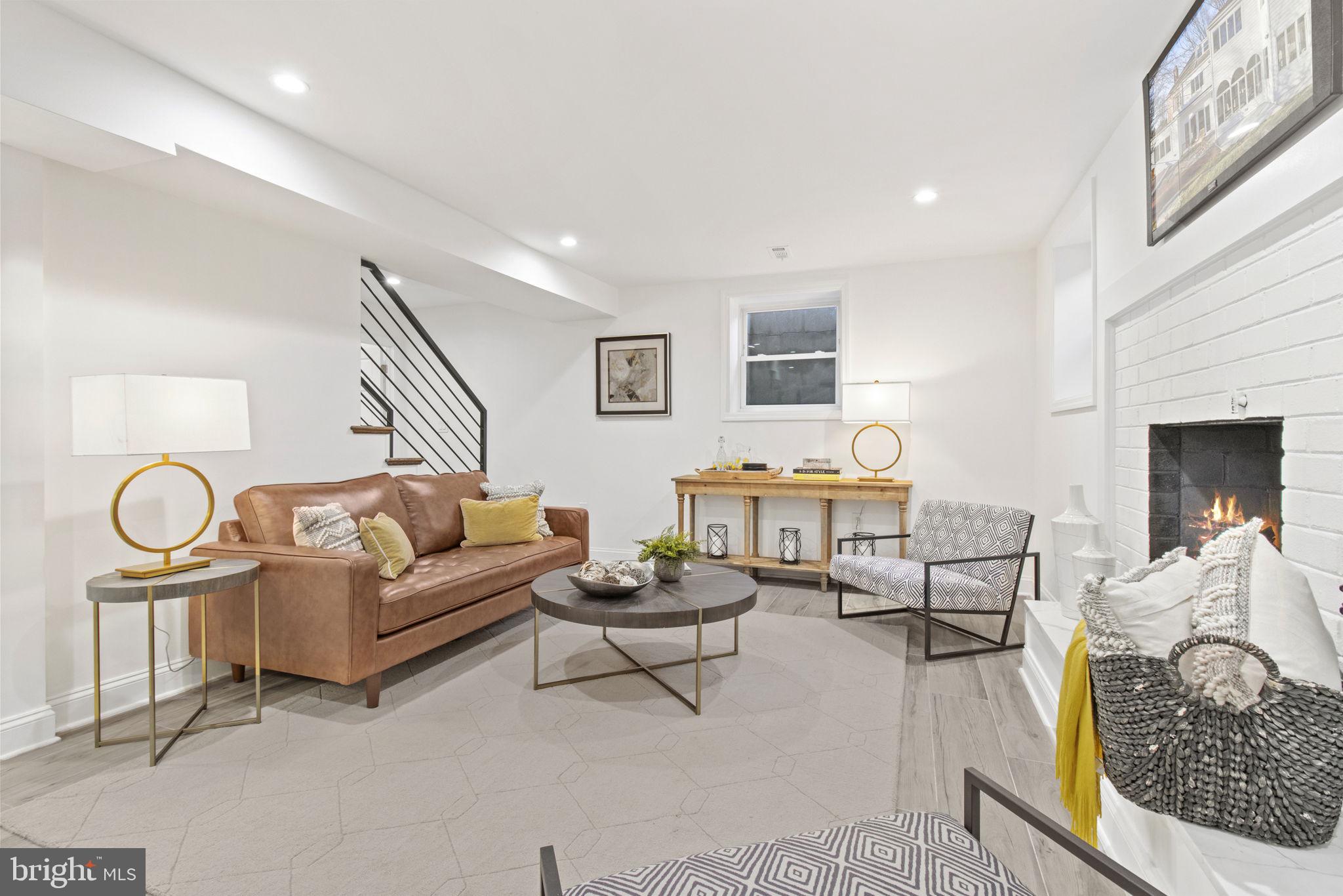 ROLLINGWOOD - Residential