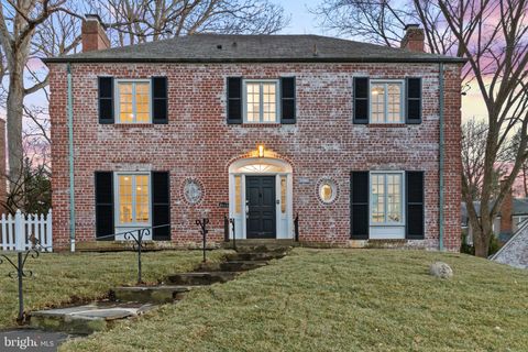 Photo of 3210 ROLLING RD, CHEVY CHASE, MD 20815 (MLS # MDMC2079096)