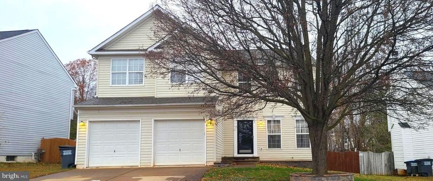 Beautiful 3-level home with 3 bedrooms, 3.5 baths, and 2-car garage. Features open floor plan with breakfast area, family room off kitchen, and pantry. Enjoy a soaking tub, tub/shower combo,  kitchen with island and stainless steel appliances.  laundry with washer/dryer included. in main level.