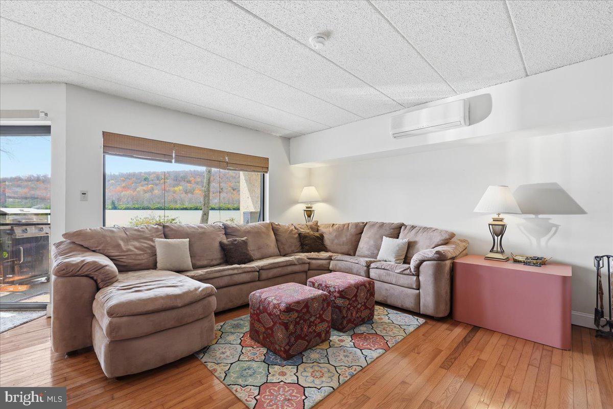 MIDLAKE CONDOS - Residential