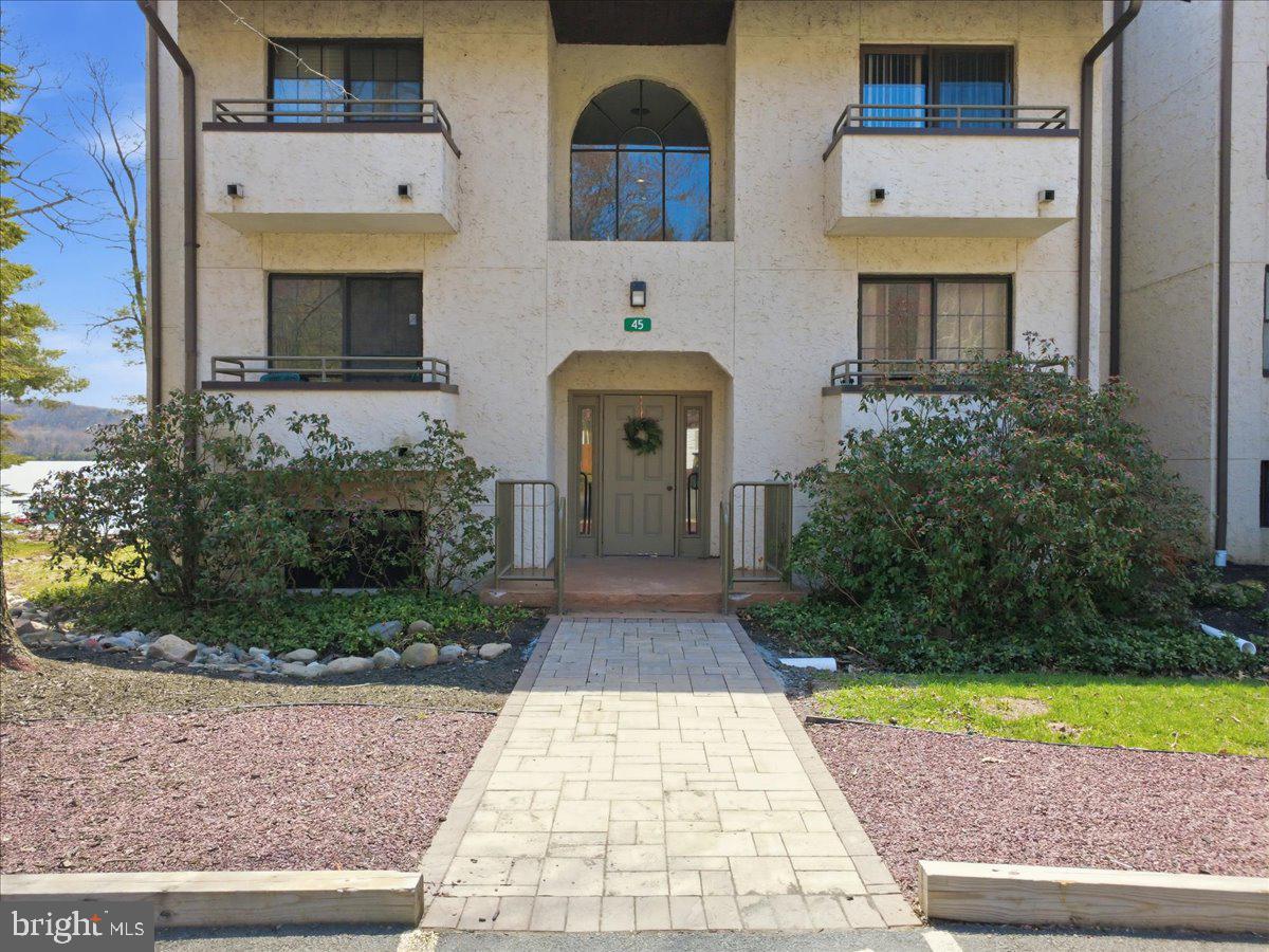 MIDLAKE CONDOS - Residential