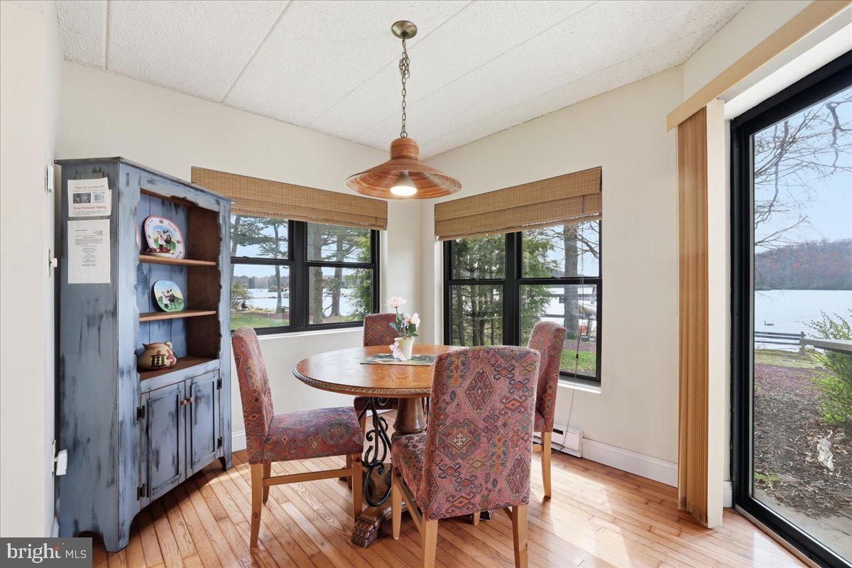 MIDLAKE CONDOS - Residential